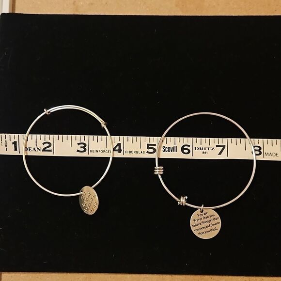 Lot of 4 silvertone bracelets - Picture 10 of 11